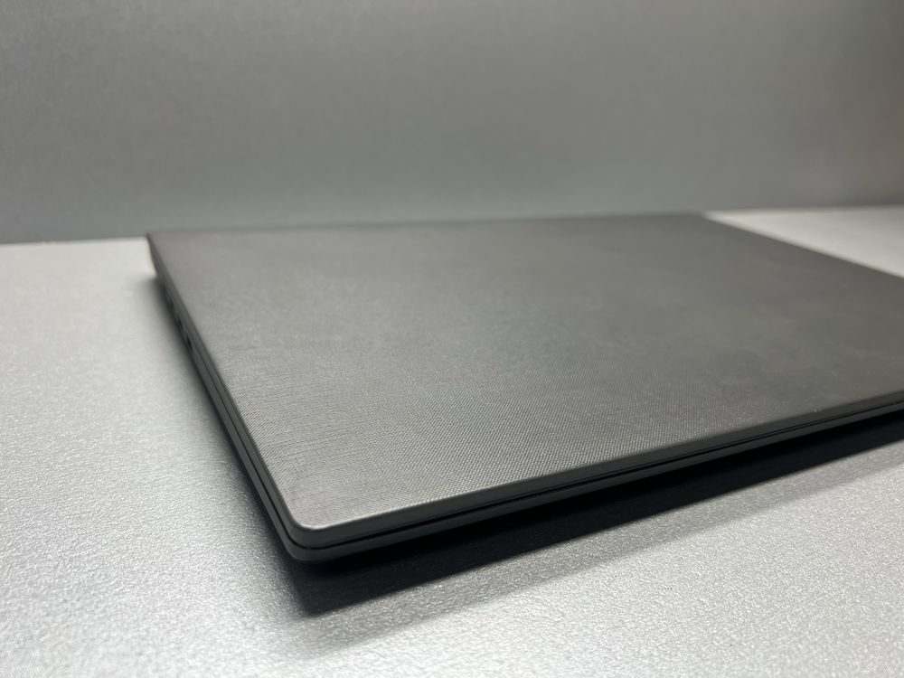 50 Lenovo V15-ADA Ryzen 5 3500U/4/256/AMD Radeon Vega 8/15,6/60Hz