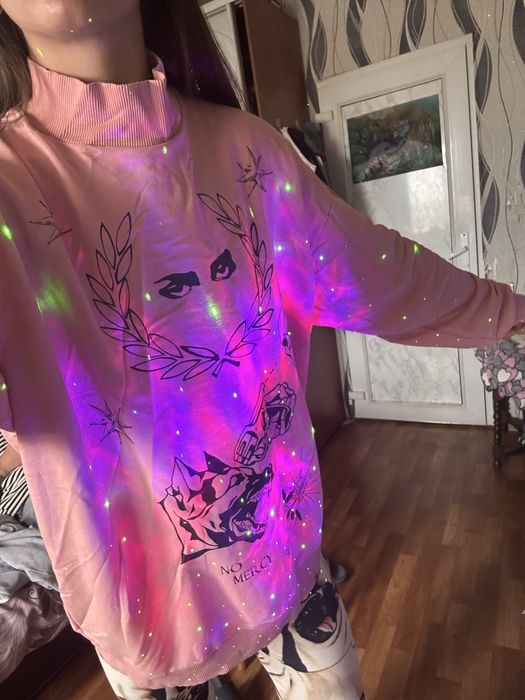 Продам кофточку (очень круто смотриться)