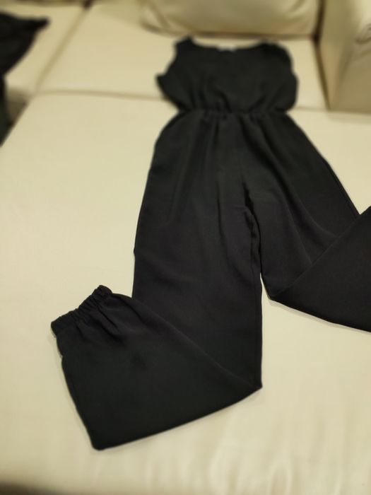 Macacão preto sem manga