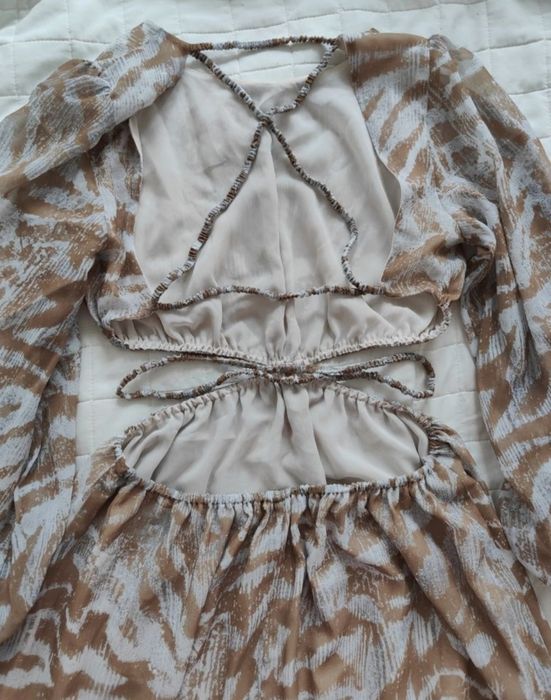 Zwiewna długa Sukienka z wycięciami i ozdobnymi plecami Zara xS