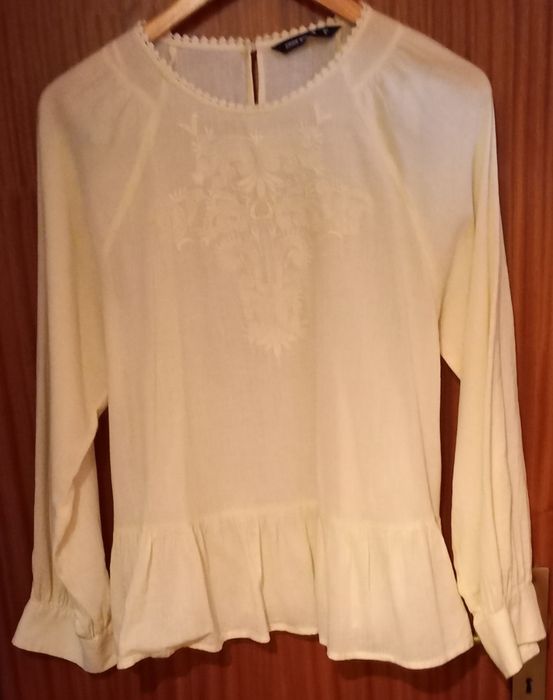 Blusa tipo linho creme manga comprida
