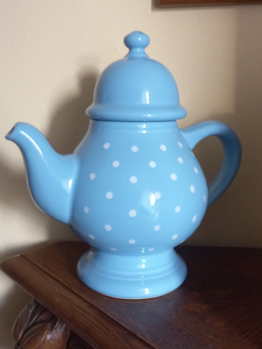 Elegancki błękitny ceramiczny dzbanek