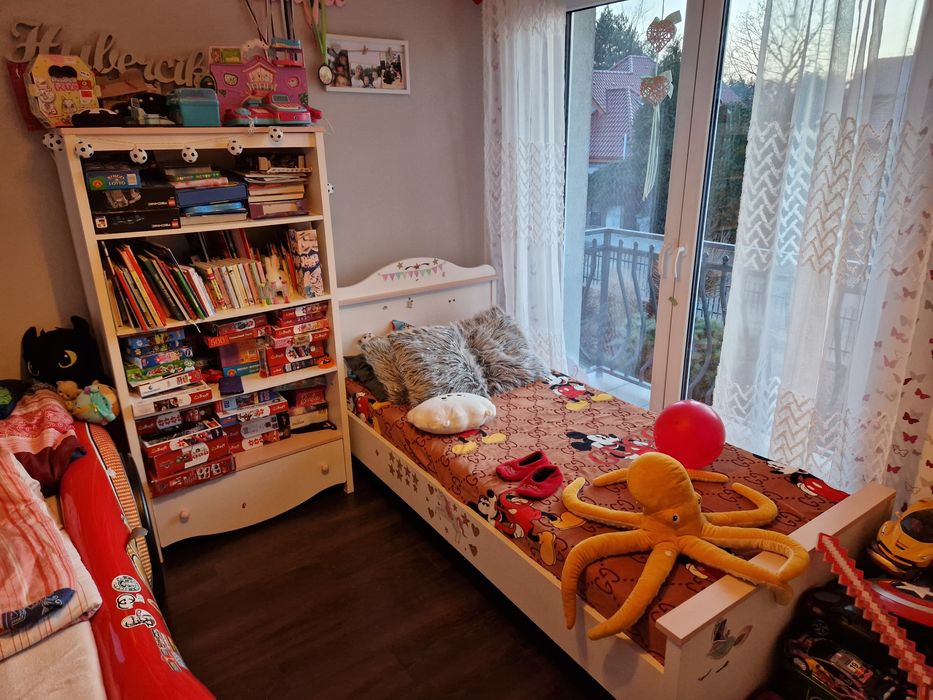 Zestaw mebelków dla dziewczynki szafa komoda witryna łóżko