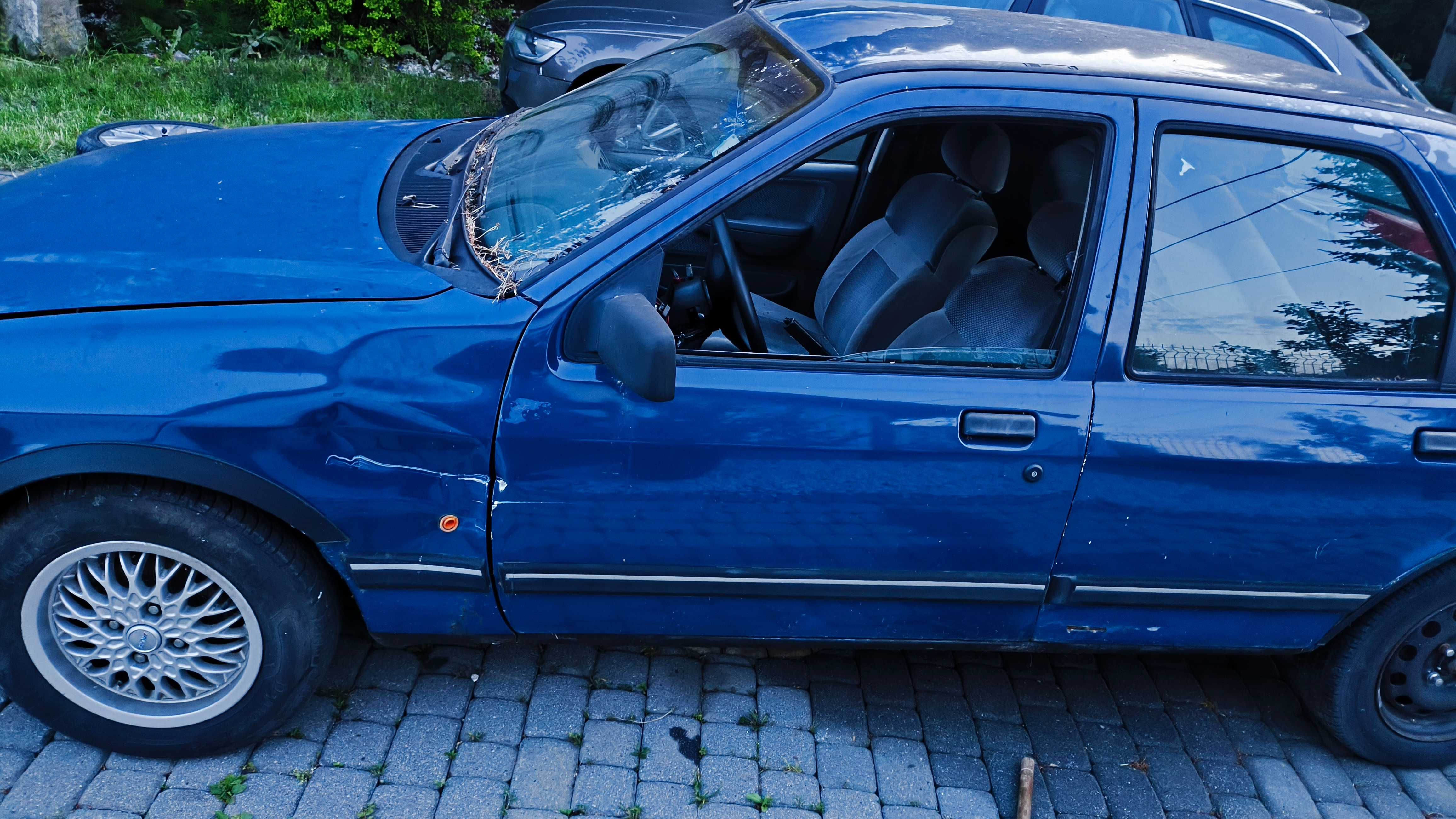 Ford Sierra MK2 1.6i CLX części drzwi lampy środek silnik alu felgi