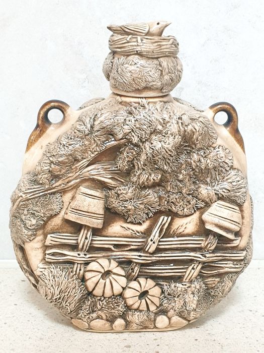 Linda garrafa / cantaril em cerâmica artistica