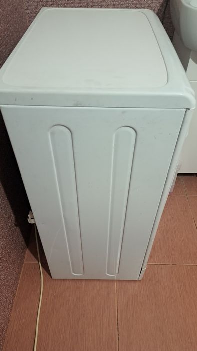 Продаю пральну машину Indesit IWSD 61051 B