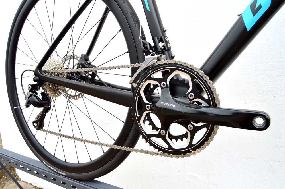 Komfortowa szosa GIANT DEFY ADVANCED 2 DISC M carbon 105 hydraulika 54