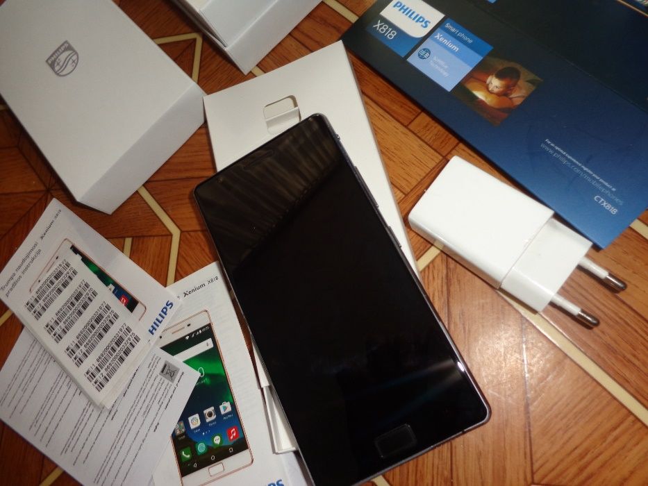 Smartfon Philips Xenium X818