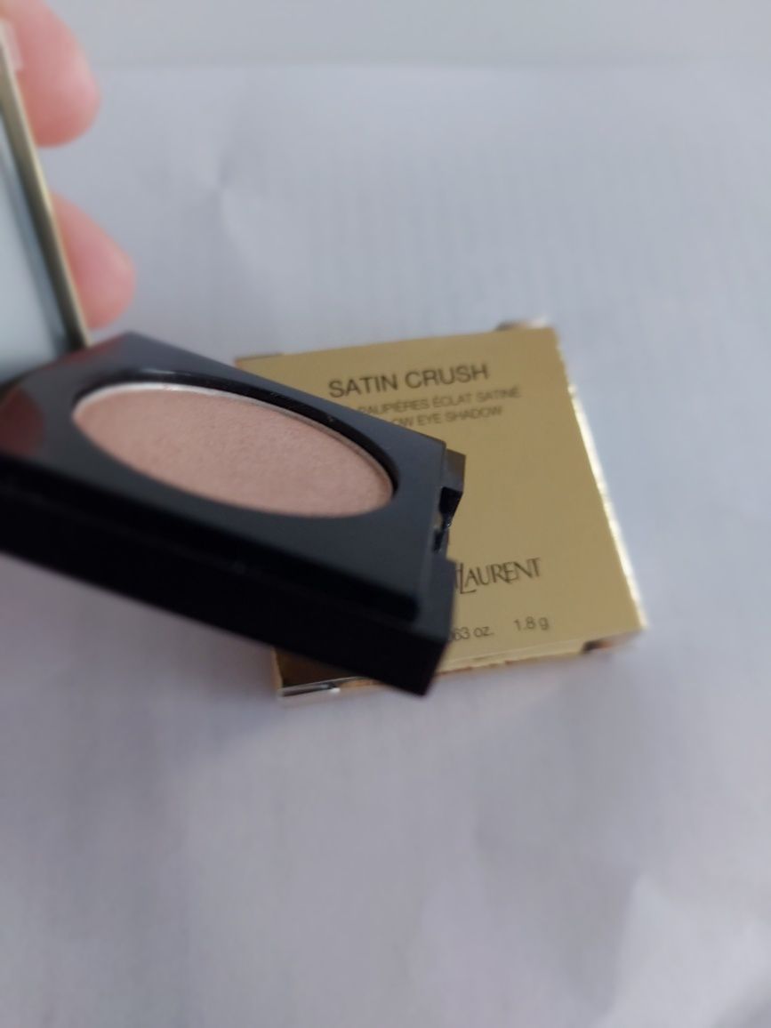 Cienie do powiek Yves Saint Laurent Satin Crush Mono
