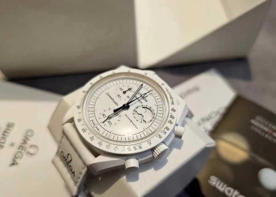 Swatch x Omega Bioceramic Moonswatch Mission To Moonphase Snoopy