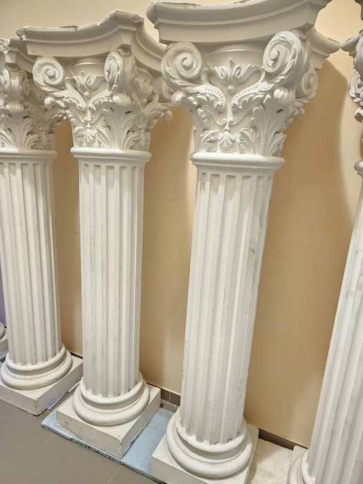 Колони , настінні скульптури