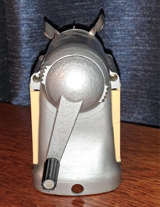 Точилка для карандашей металлическая