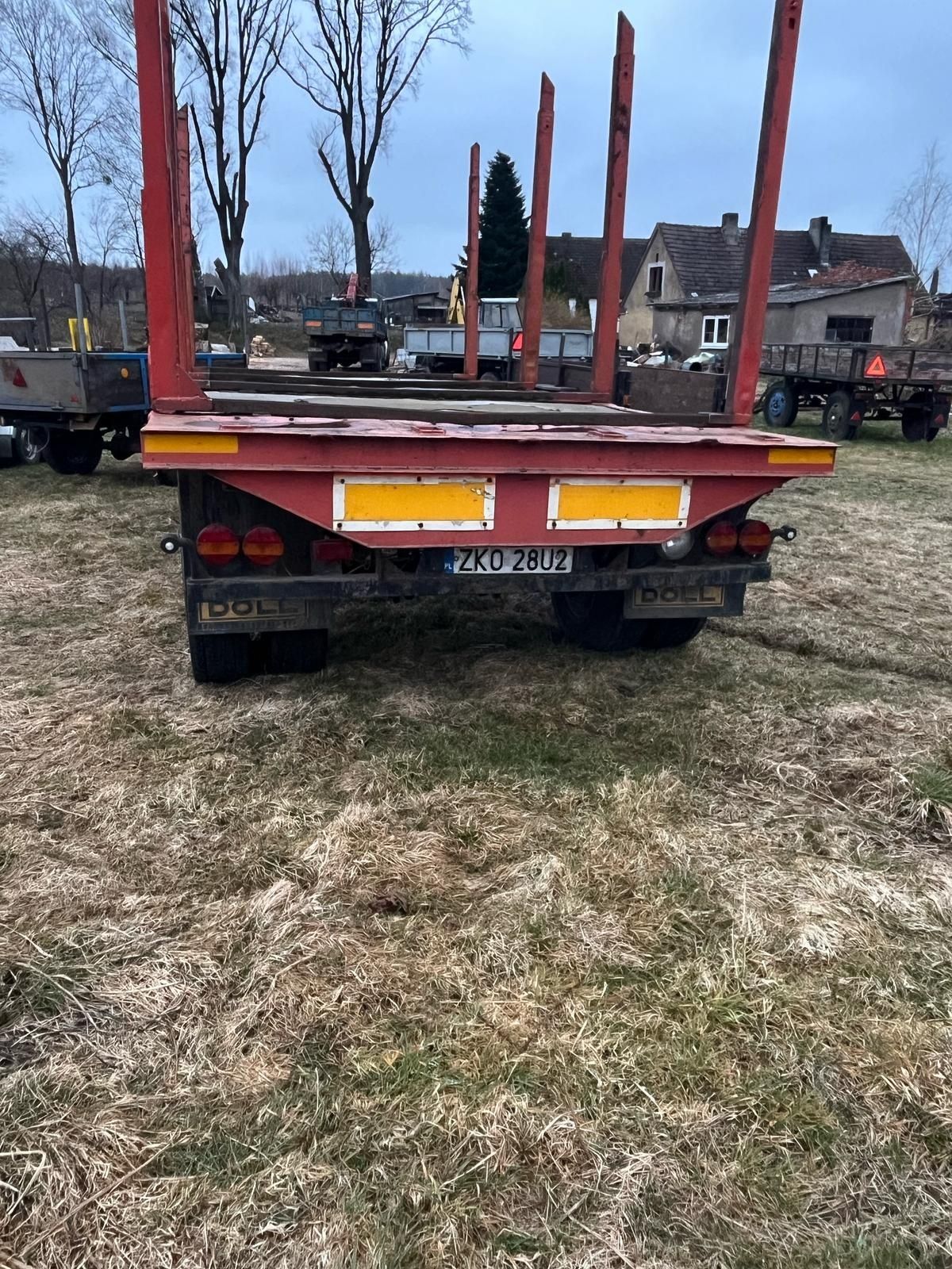 Przyczepa Trouillet do przewozu kłód drewna. Przyczepa leśna