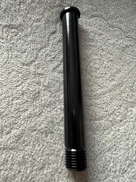 Oś do koła tylnego do ramy 12*178 mm + nakętka