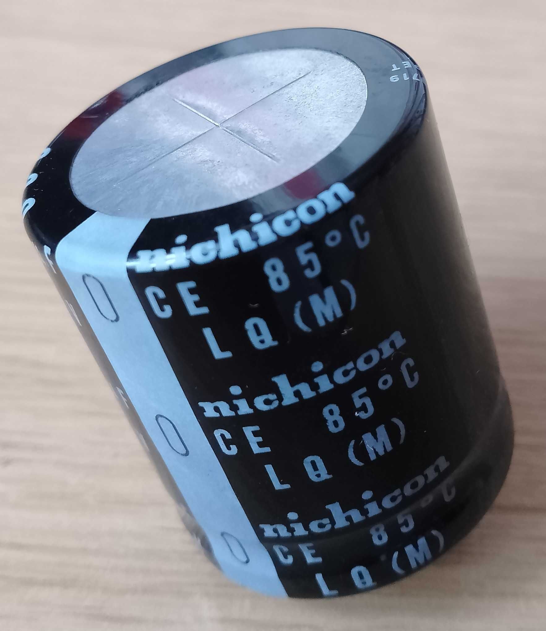 Kondensator 330uF 450V