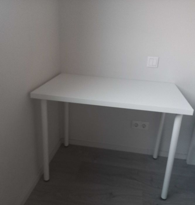 Conjunto secretária e cadeira de escritório