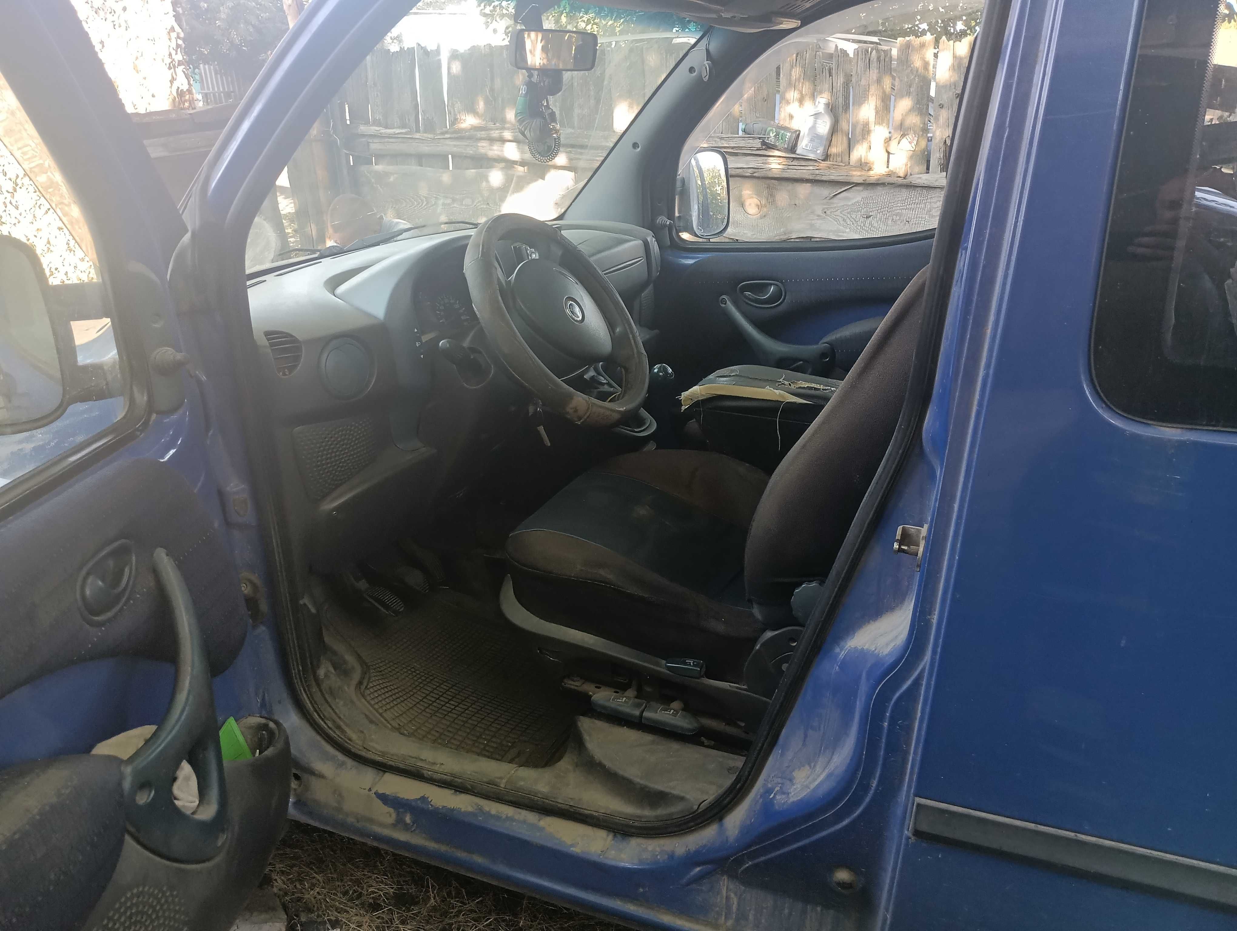 Fiat           Doblo