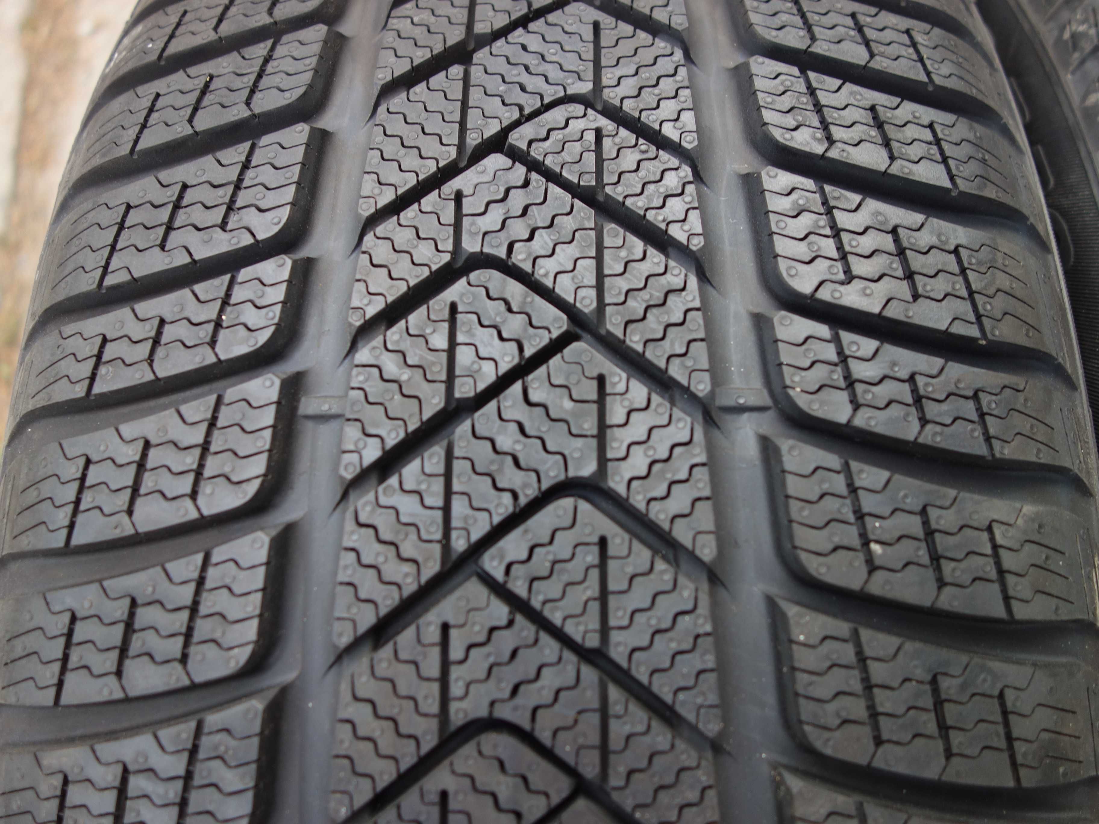 Opony Zimowe 255/40/20 PIRELLI SOTTOZERO NOWE 4 Sztuki