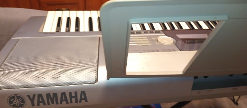 Keyboard firmy YAMAHA