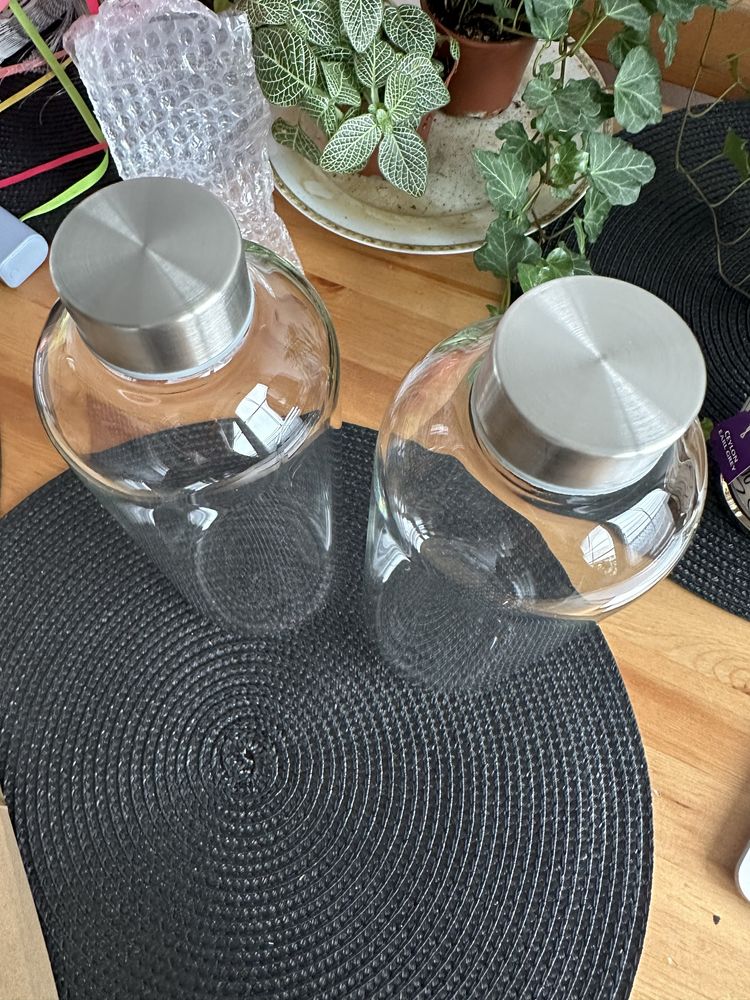Szklana butelka na wodę o pojemności 0,5 l,