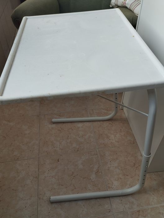 Mesa de apoio e de fácil arrumação