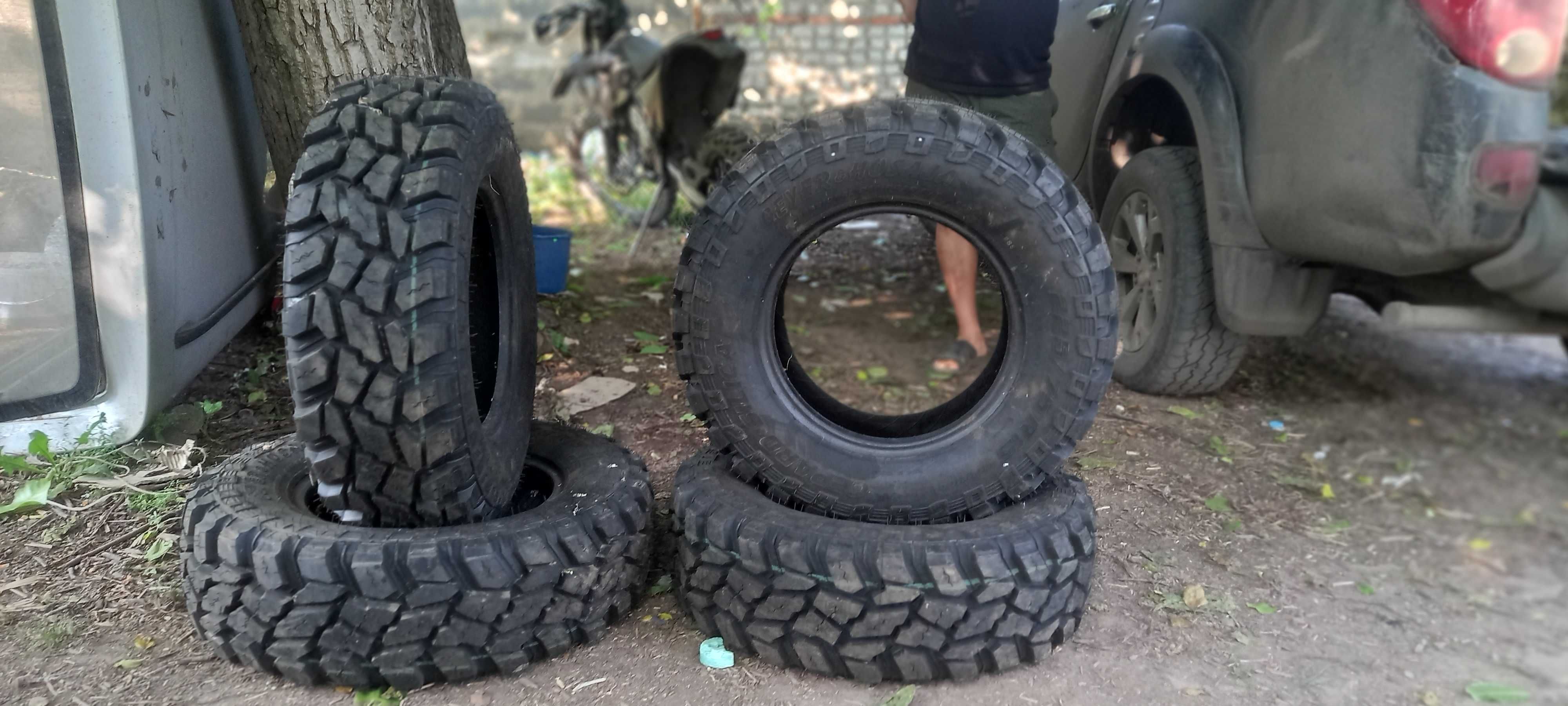 Продам новую грязьову резину r15 225/75
