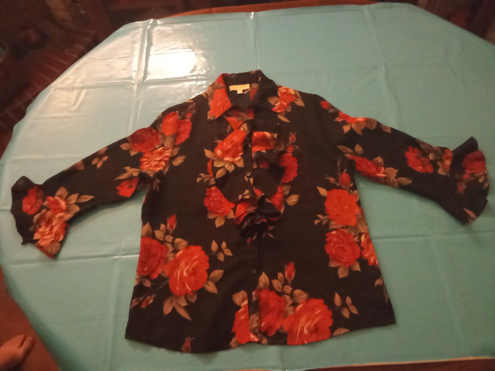 Blusa floral com folhos