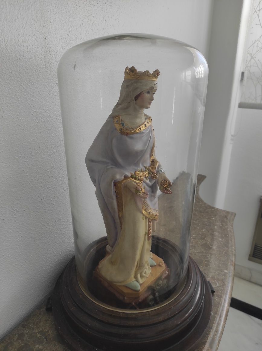 Nossa Senhora, com cúpula de vidro