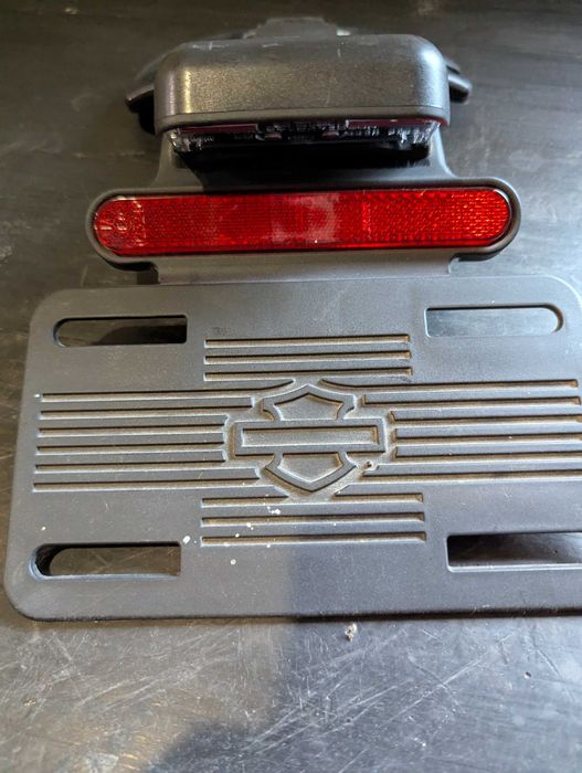 Кронштейн кріплення номеру Harley FLF BS FAT BOY