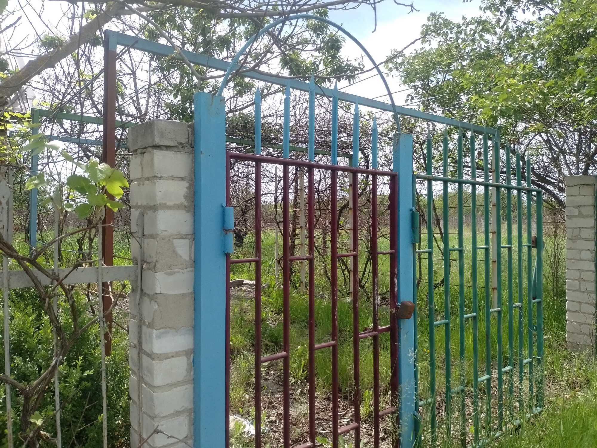 Продам дачу, кирпичный дом 2 этажа.