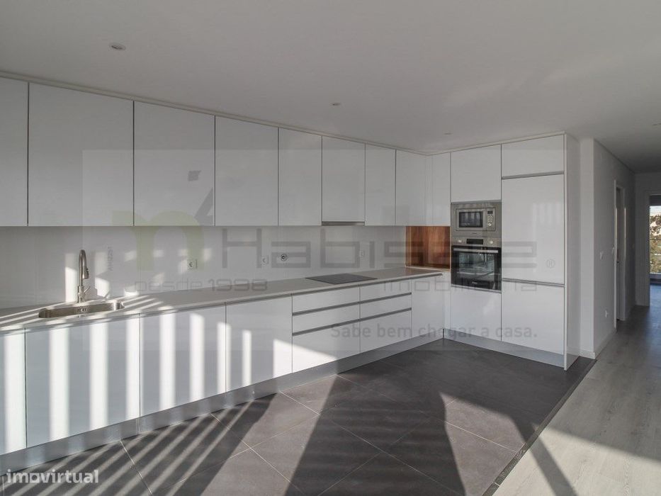 T1 com varanda ampla a 2 minutos da A33