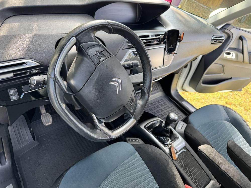 Citroen C4 Grand Pisasso . Salon . 1.6 HDI
