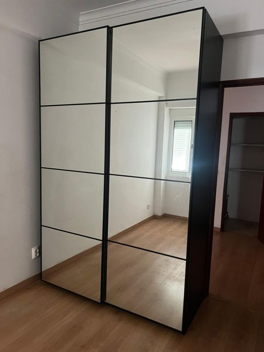 Roupeiro com 2 portas deslizantes preto