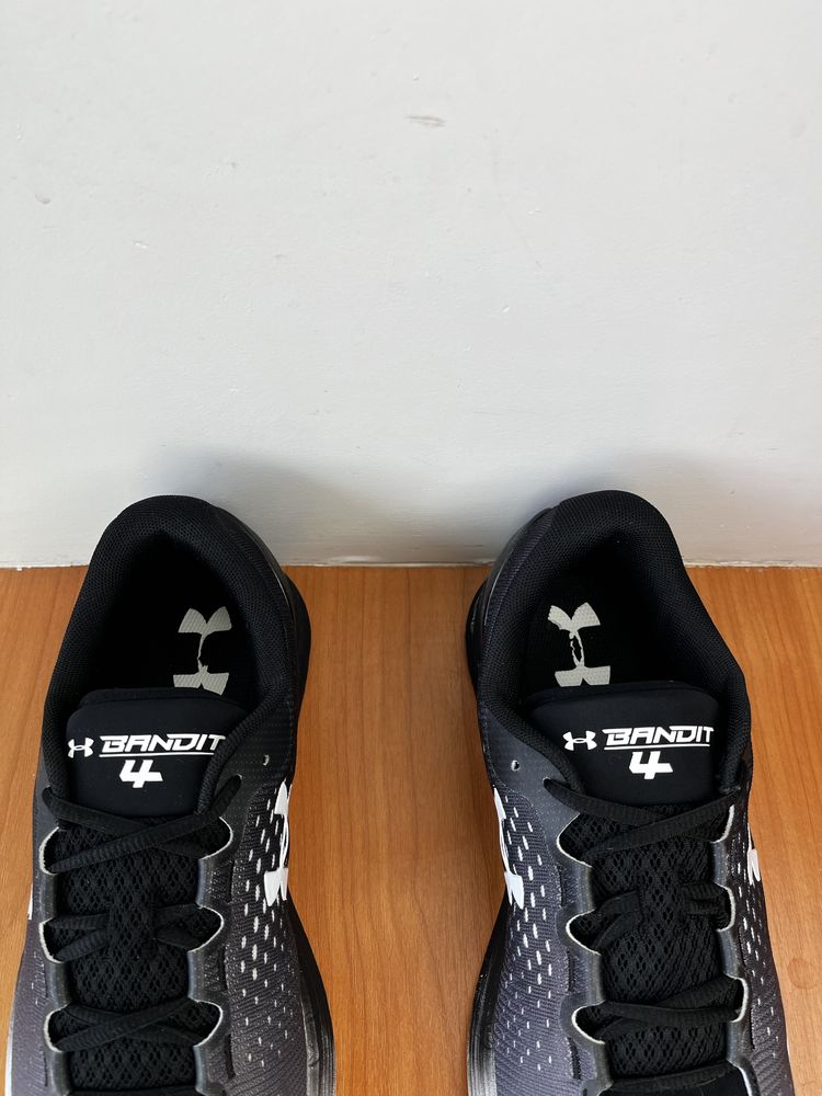 Кроссовки Under Armour Charged размер 43 оригинал спортивные бег run