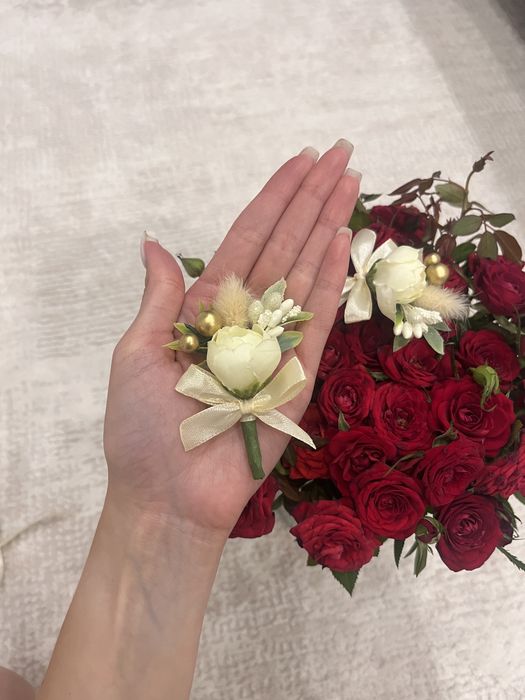 Продам бутоньєрки