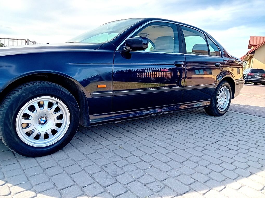 Bmw E39. Instalacja gazowa LPG. Jasna skórzana tapicerka. Klimatyzacja