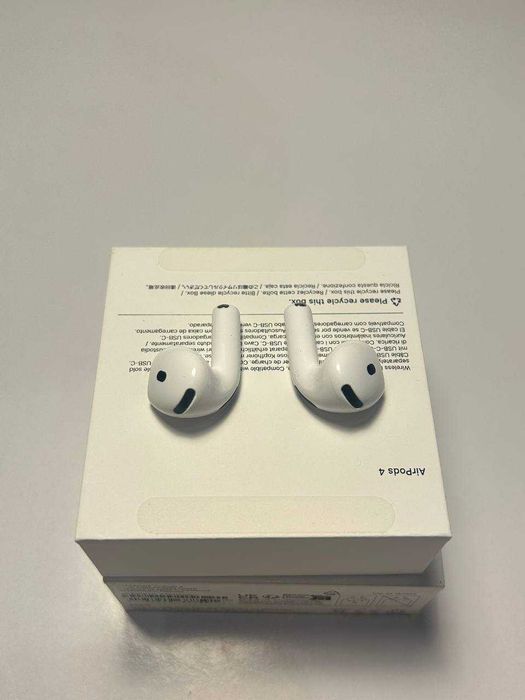 Бездротові навушники Apple AirPods 4 (MXP63)