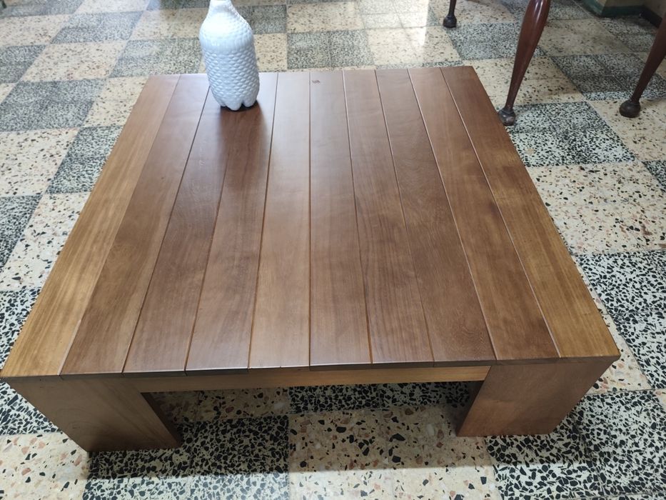 Mesa de centro em madeira maciça de kambala escura (iatanza) África.