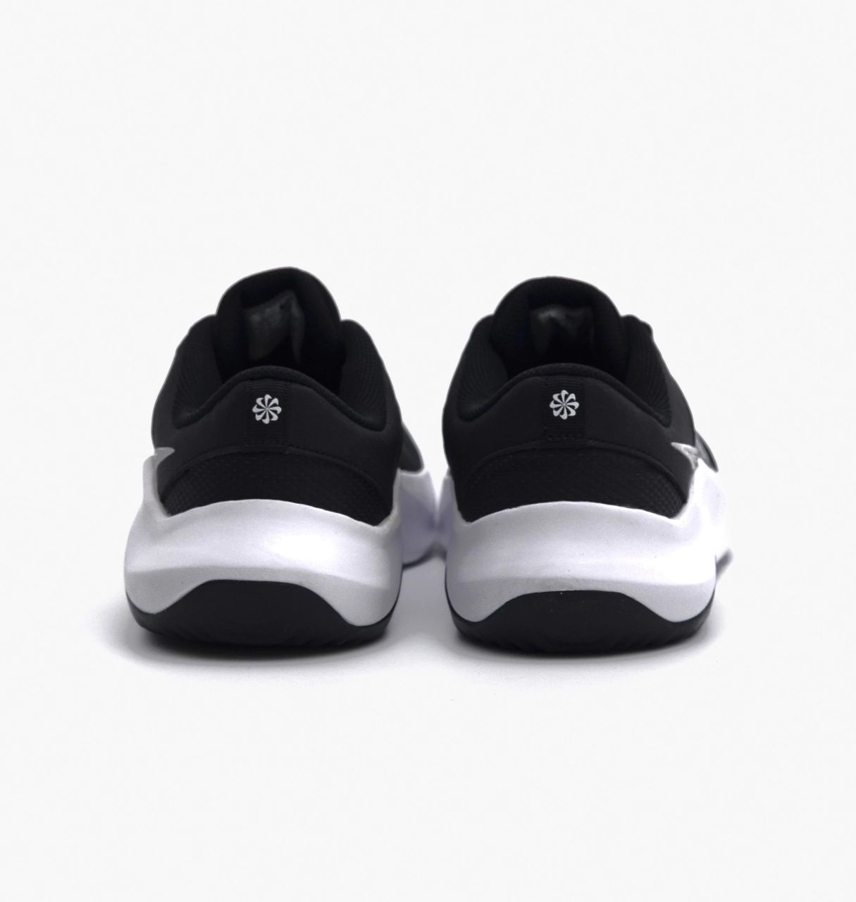 Оригінальні чоловічі кросівки Nike Legend Essential 3 Next Nature (DM1