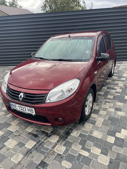 Renault sandero 1.6 автомат
