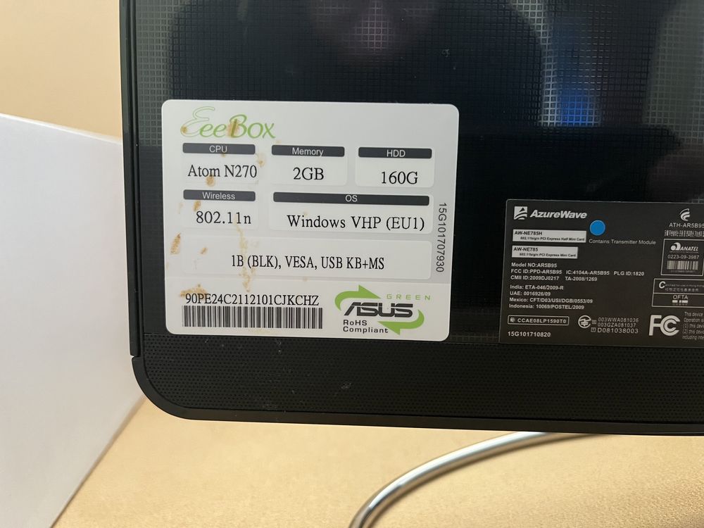 Asus eee EB 1006 z monitorem LG Flatron W2261VP
