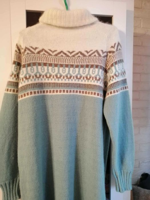 Wełniana dłuższa sukienka z golfem rozm. 38/40 boutique