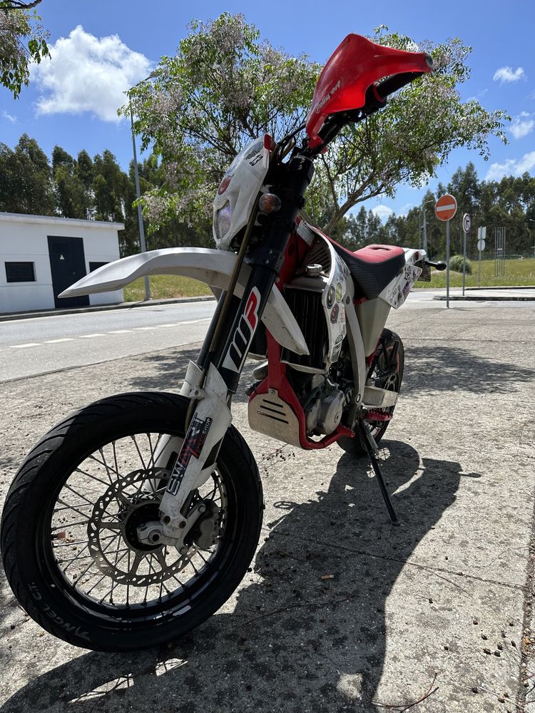 AJP PR5 250cc Supermoto