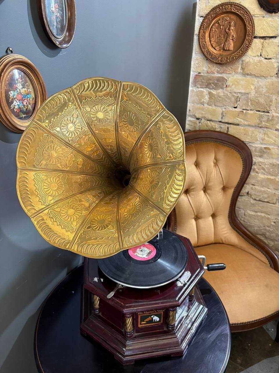 Індійський грамофон "His Master's Voice"