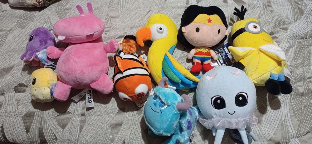 Vários peluches fofinhos