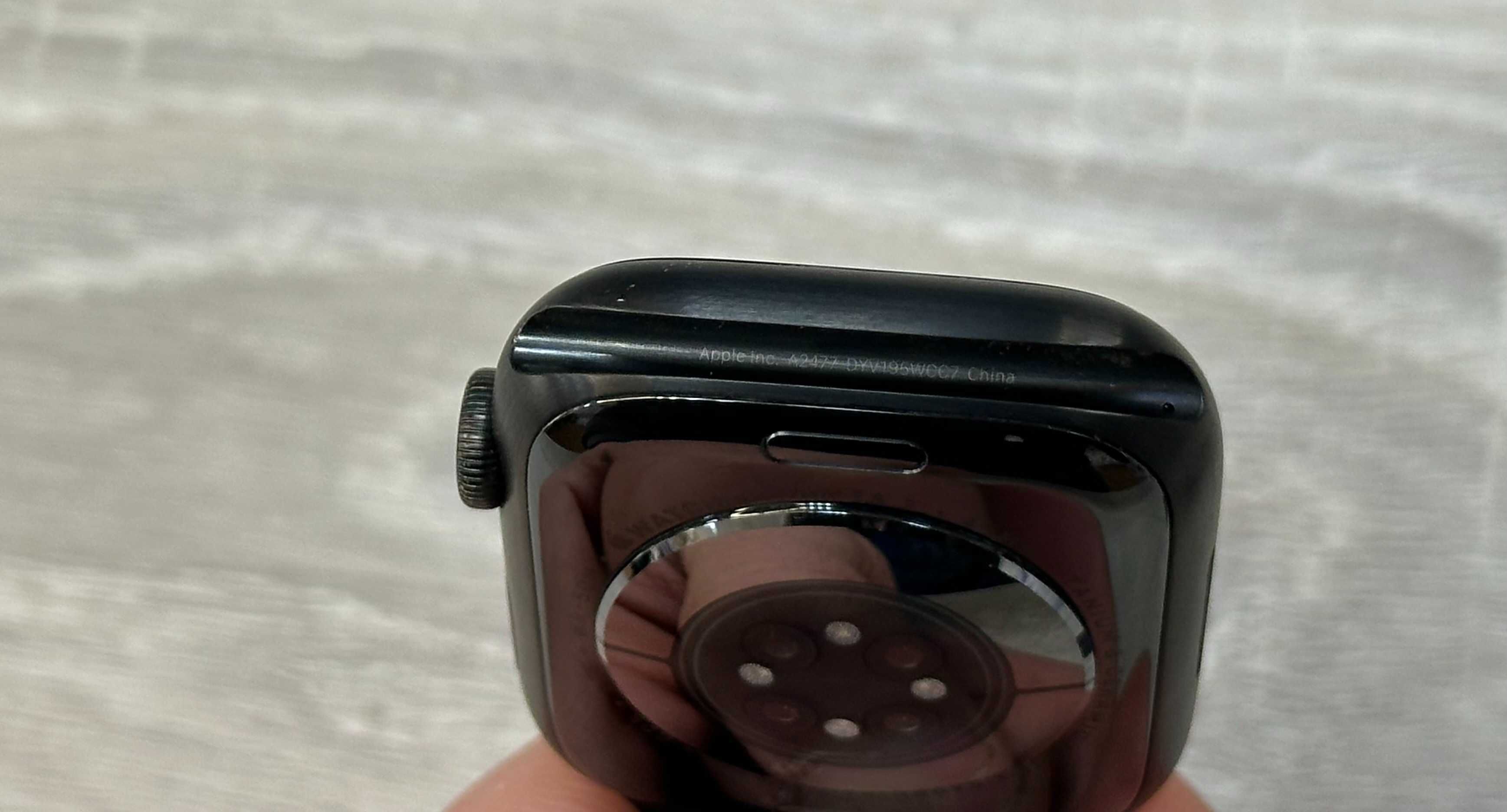 Apple Watch Edition Series 7 45mm Titanium LTE Milanese Loop