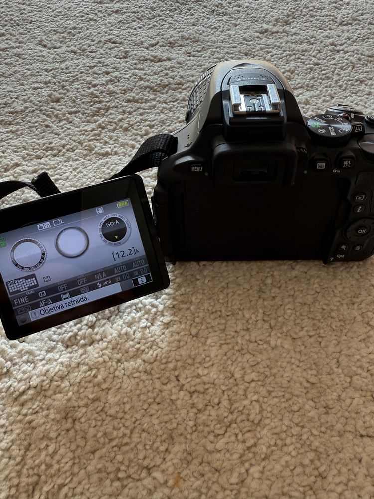 Nikon D5600 + Lente 18/55mm