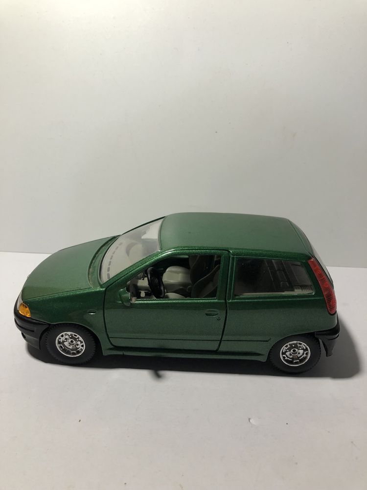 Fiat Punto burago escala 1/24