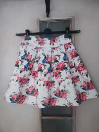Elegancka spódnica w kwiaty rozkloszowana Amisu XS