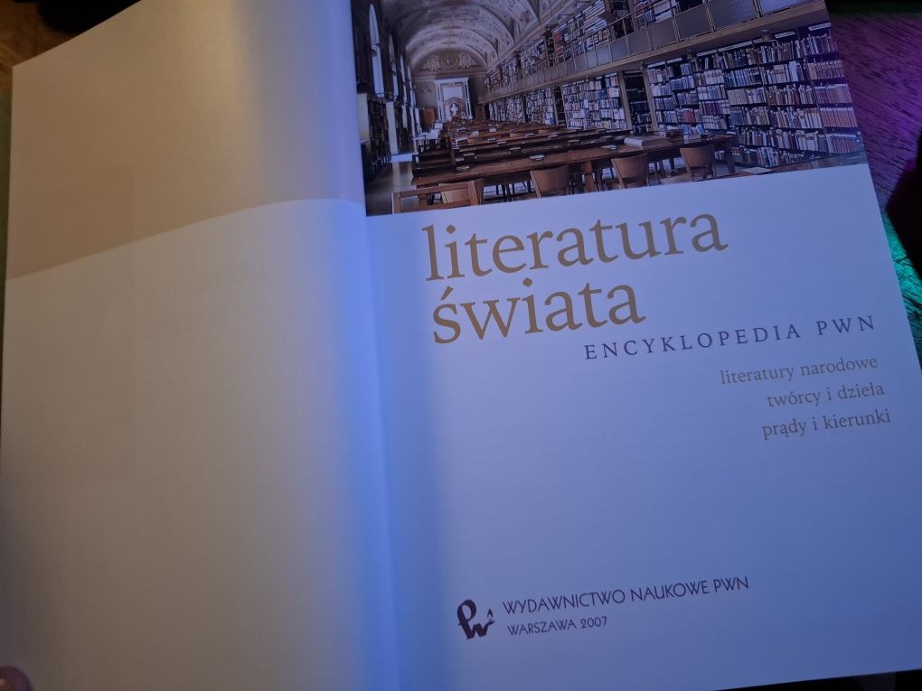 Literatura Świata.Encyklopedia PWN 2007